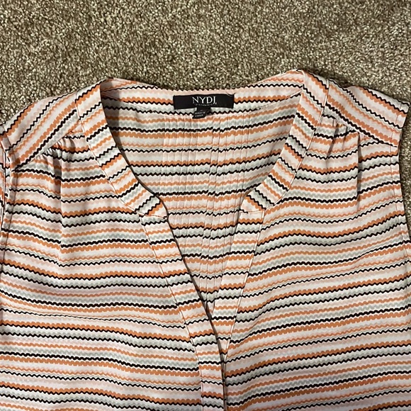 Like new! NYDJ chiffon tank Sz. Small - Picture 3 of 4
